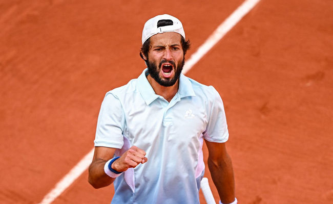 Умаг. Дроге впервые пробился в четвертьфинал, Дардери продлил свою победную серию