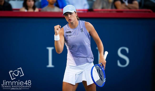 Монреаль. Мухова победила Бенчич и вышла в 1/8 финала, Швёнтек продлила свою безпроигрышную серию