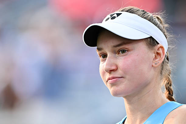 Елена Рыбакина - после игры против Костюк в Монреале: "Никто не хочет заканчивать матч таким образом. Желаю Марте скорейшего выздоровления"