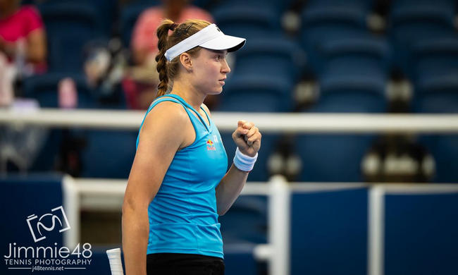 Цинциннати. Рыбакина обыграла первую ракетку мира Соболенко и сыграет против Швёнтек в 1/2 финала