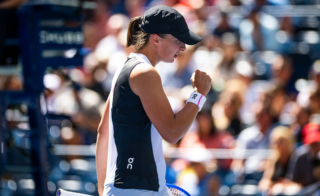 US Open. Швёнтек уверенно обыграла "нейтральную" Александрову и вышла в четвертьфинал