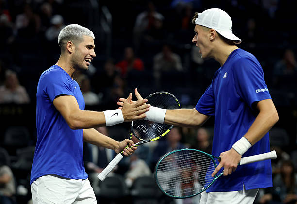 "Моя первая победа с новым цветом волос". Карлос Алькарас и Якуб Меншик рассказали о своем парном матче в Кубке Лейвера