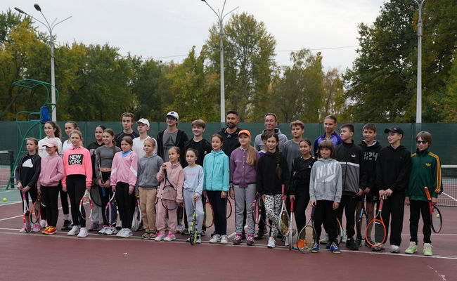 Александр Долгополов вернулся на корт и провел в Сумах мастер-класс для юных теннисистов