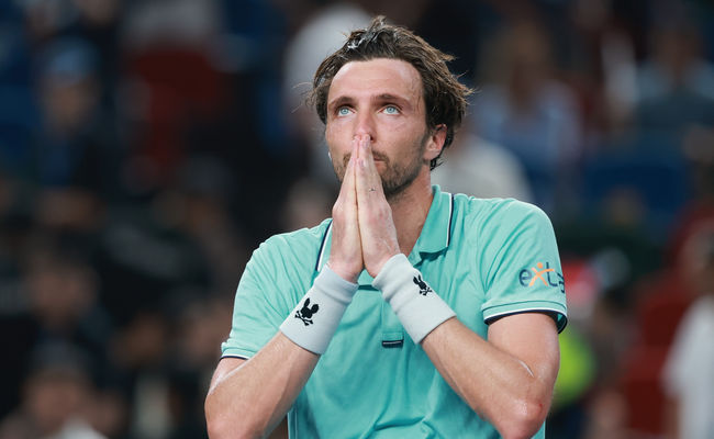 Шанхай. Риндеркнеш победил "нейтрального" Медведева и сыграет против двоюродного брата в финале