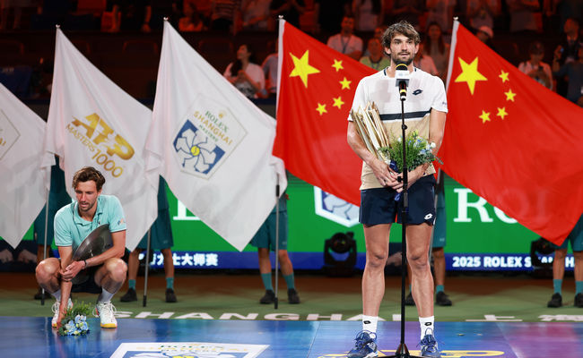 "Победитель должен быть только один, но сегодня победителей двое - одна семья, которая выиграла". Первые эмоции Риндеркнеша и Вашеро после финала в Шанхае