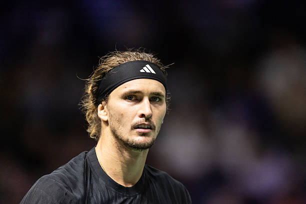 Александр Зверев: "Не хочу, чтобы это звучало так, будто я жалуюсь каждую неделю, но, честно говоря, покрытие корта в Париже довольно странное"