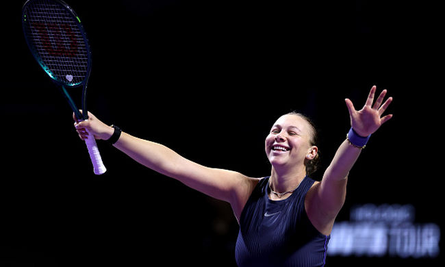 WTA Finals. Анисимова победила чемпионку 2023 года Швёнтек и вышла в полуфинал