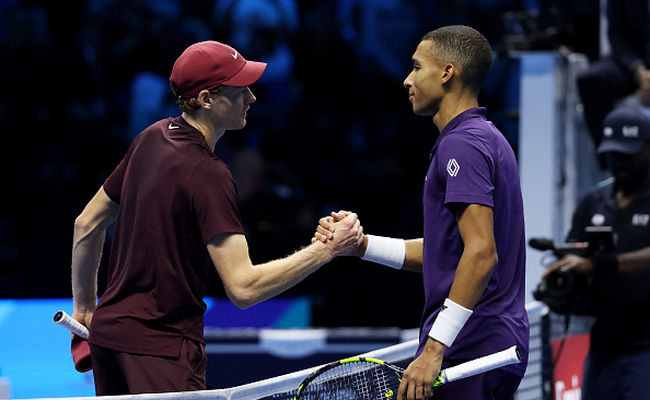 ATP Finals. Синнер успешно начал защиту титула в матче против Оже-Альяссима