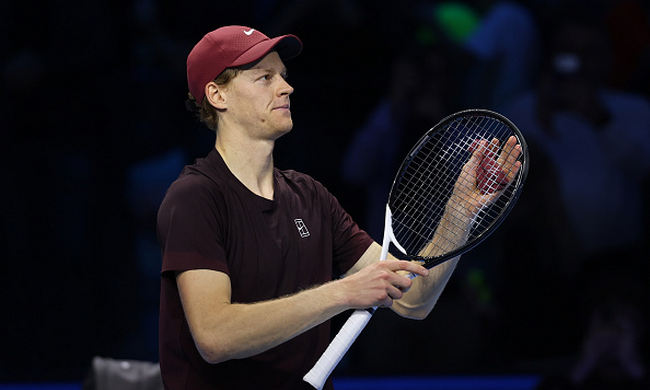 ATP Finals. Синнер в двух сетах обыграл Зверева и первым вышел в полуфинал