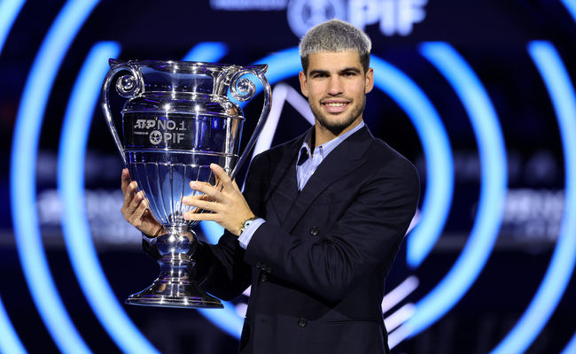 Карлос Алькарас: "Этот трофей первой ракетки мира для моей команды, для моих близких, но, конечно, и для тех, кто поддерживает меня везде"