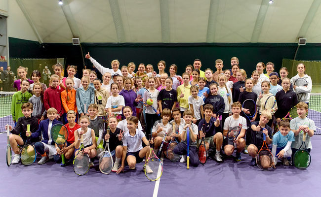 Понад 150 любителів тенісу зіграли з Мартою Костюк та Олександром Долгополовим у Києві