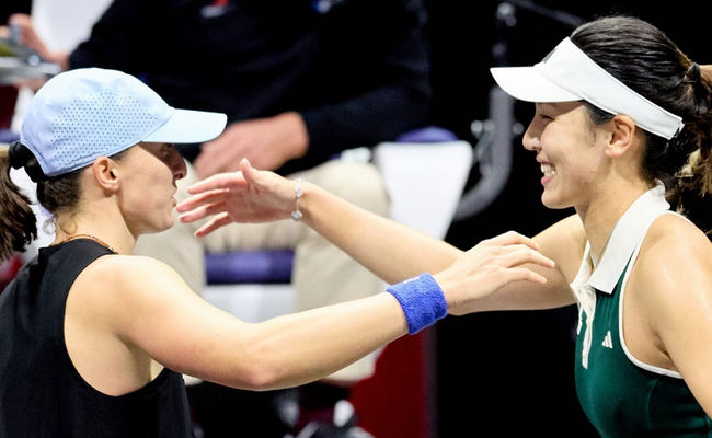 World Tennis Continental Cup. Ван Синьюй неожиданно победила Швёнтек, Коболли проиграл Чжан Чжичжэню