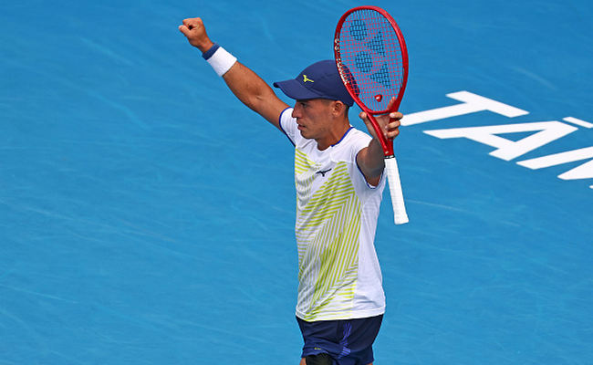 Окленд. Баэс и Меншик одержали по две победы за один день и встретятся в финале