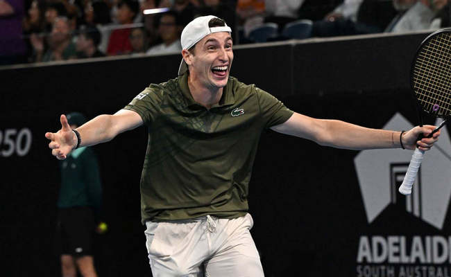 Аделаида. Умбер в тяжелом полуфинале победил лидера посева, Махач обыграл Пола