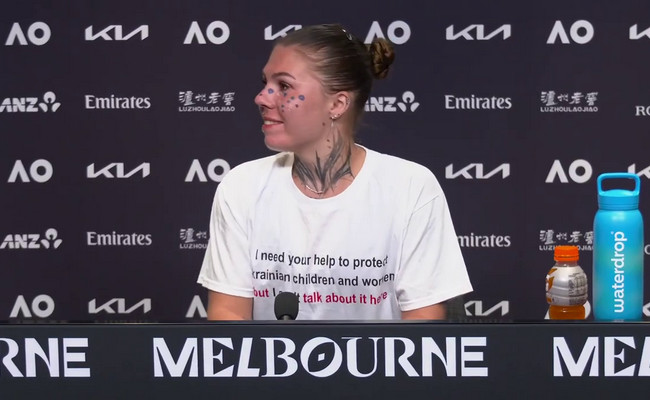 Александра Олейникова пришла на пресс-конференцию на Australian Open в футболке с призывом помочь Украине (ФОТО)