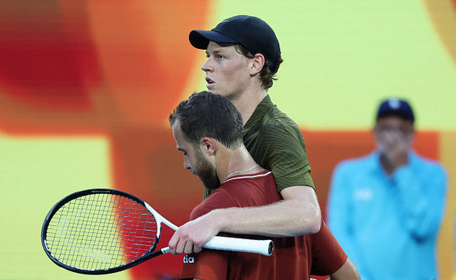 Australian Open. Синнер начал защиту титула, 19-летний Ходар дебютировал в основе, Махач продолжает беспроигрышную серию