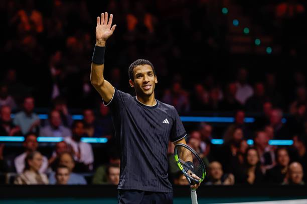 Роттердам. Де Минор одержал волевую победу в четвертьфинале, Оже-Альяссим и Бублик сыграют друг с другом за место в финале